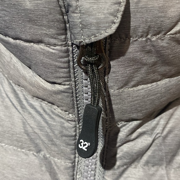32 Degrees Insulated Down Vest in Grey Size Large - Picture 2 of 6